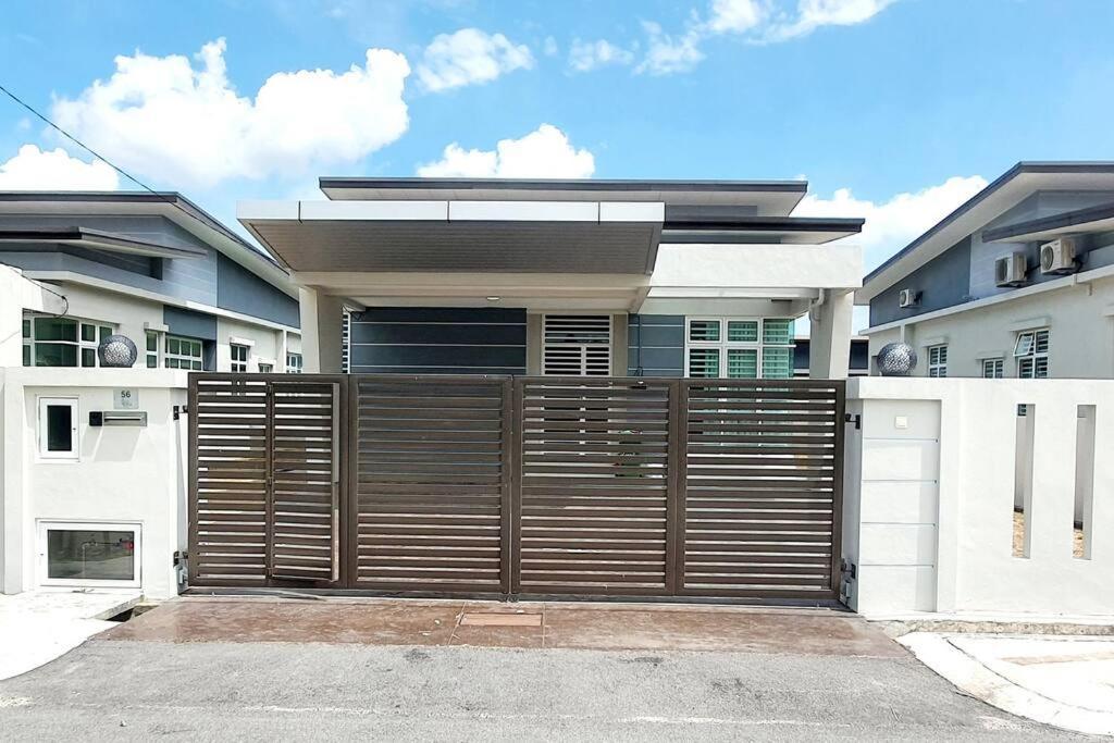 Jovial Singlestorey 4room10pax 'alma