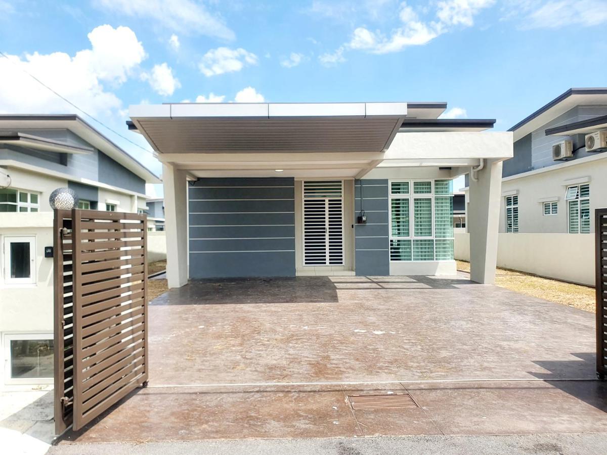 Holiday home Jovial Singlestorey 4room10pax 'alma