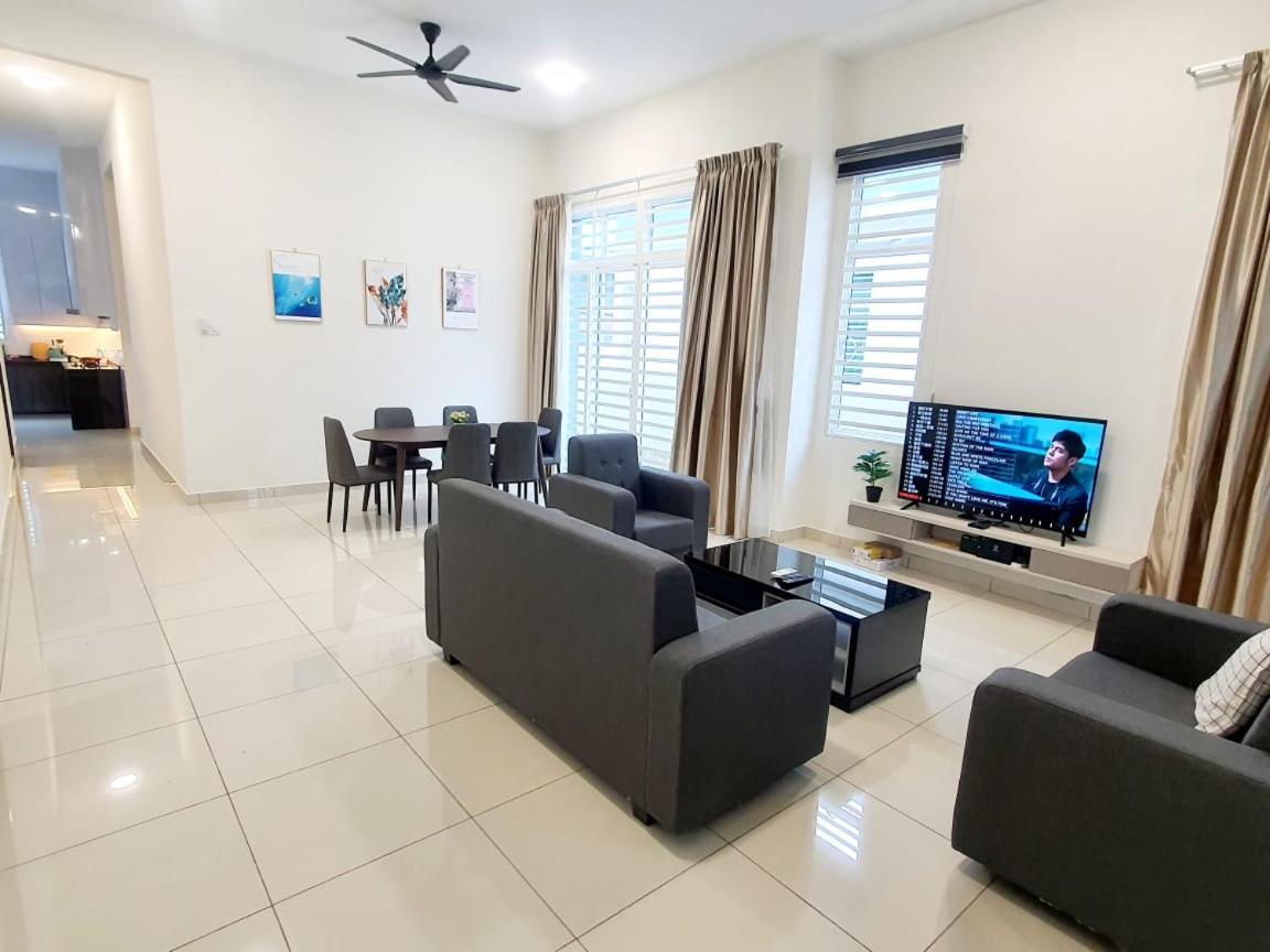Jovial Singlestorey 4room10pax 'alma *