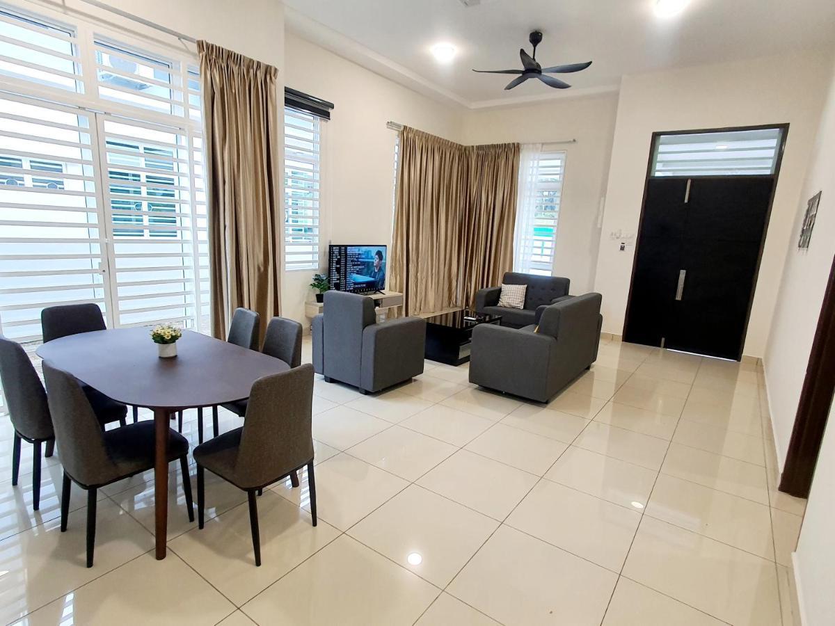 Jovial Singlestorey 4room10pax 'alma *