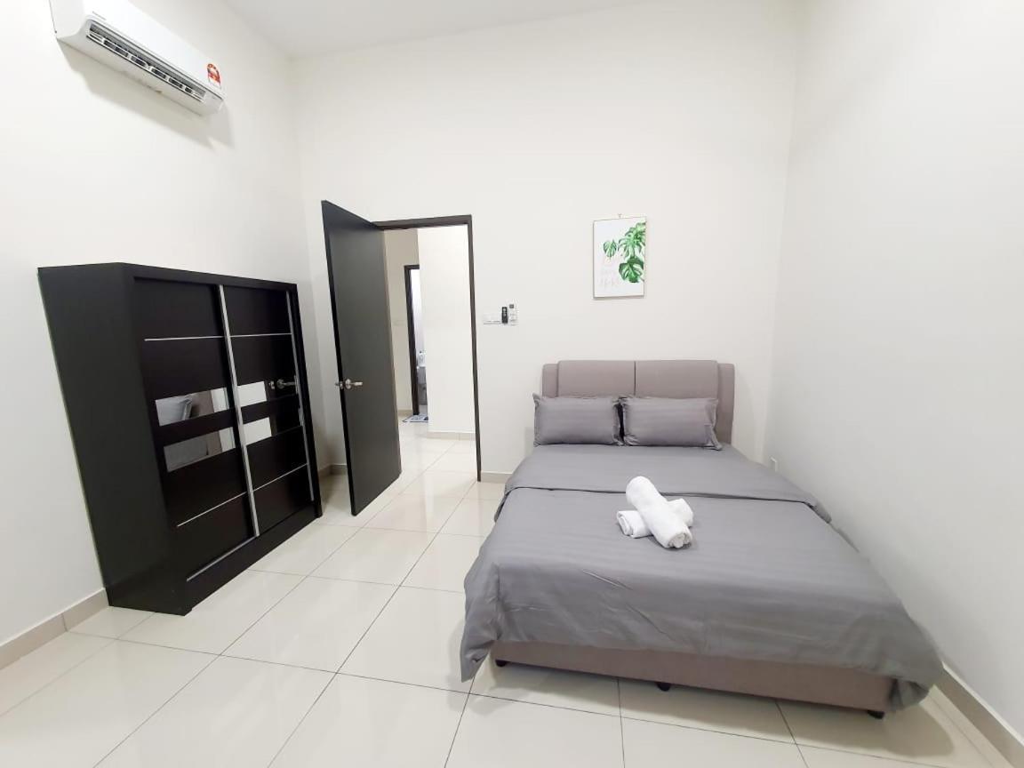 Jovial Singlestorey 4room10pax 'alma *